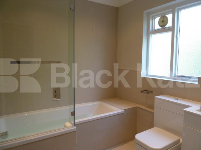 			NEW INSTRUCTION!!, 2 Bedroom, 1 bath, 1 reception Flat			 Petherton Road, HIGHBURY 